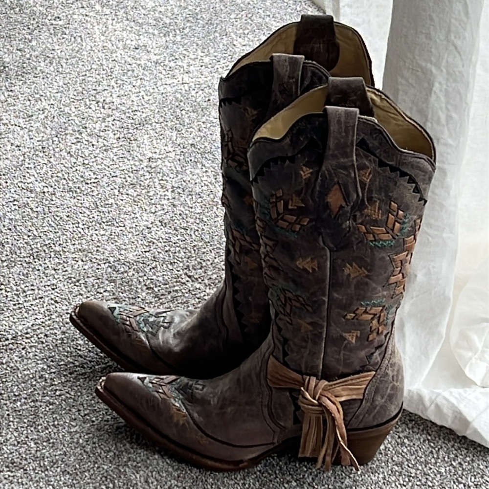 NWTS CORRAL BOOTS (8.5)
